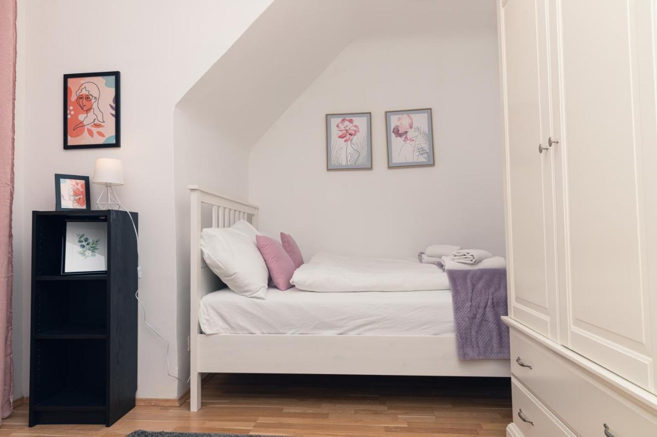 Milky Way Top Floor 2-Bedroom Apartment Air Condition Vienna Luaran gambar