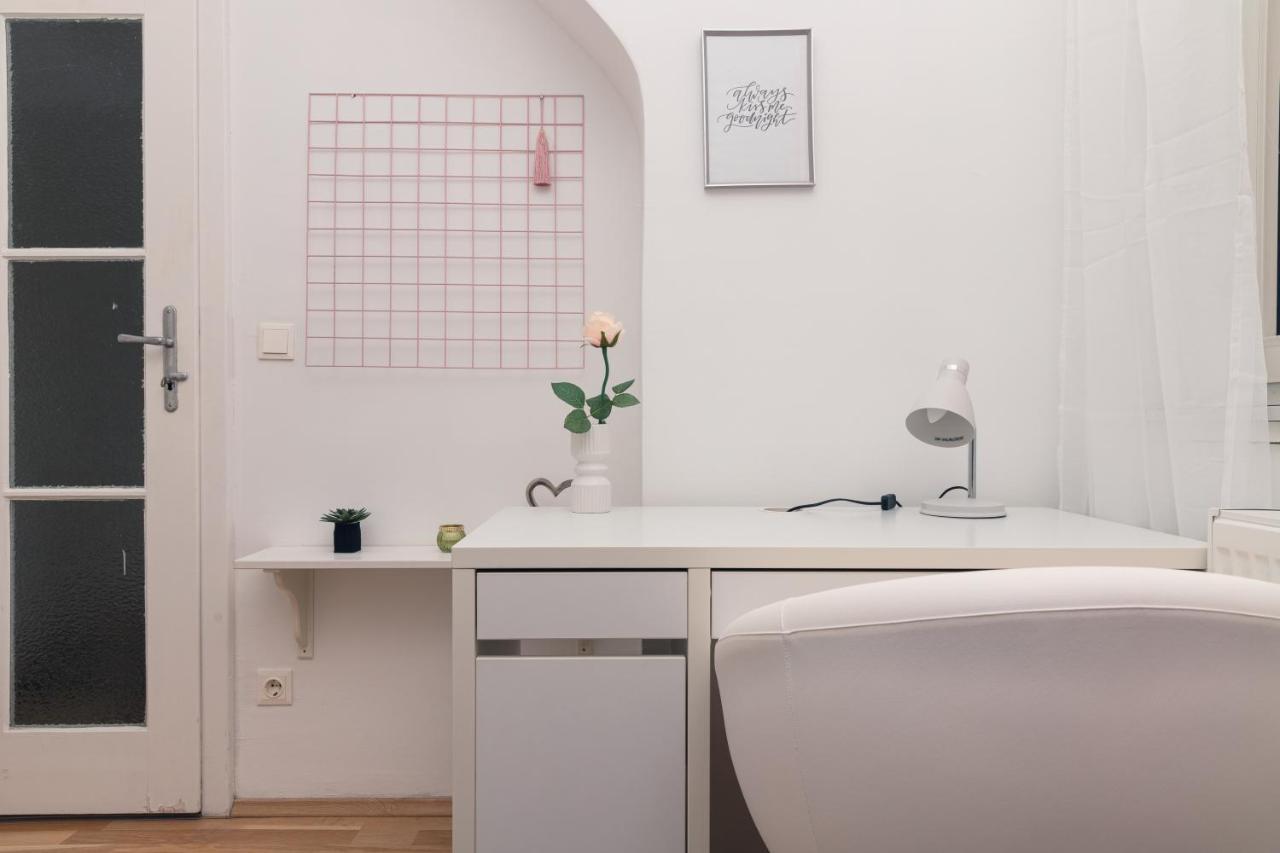 Milky Way Top Floor 2-Bedroom Apartment Air Condition Vienna Luaran gambar