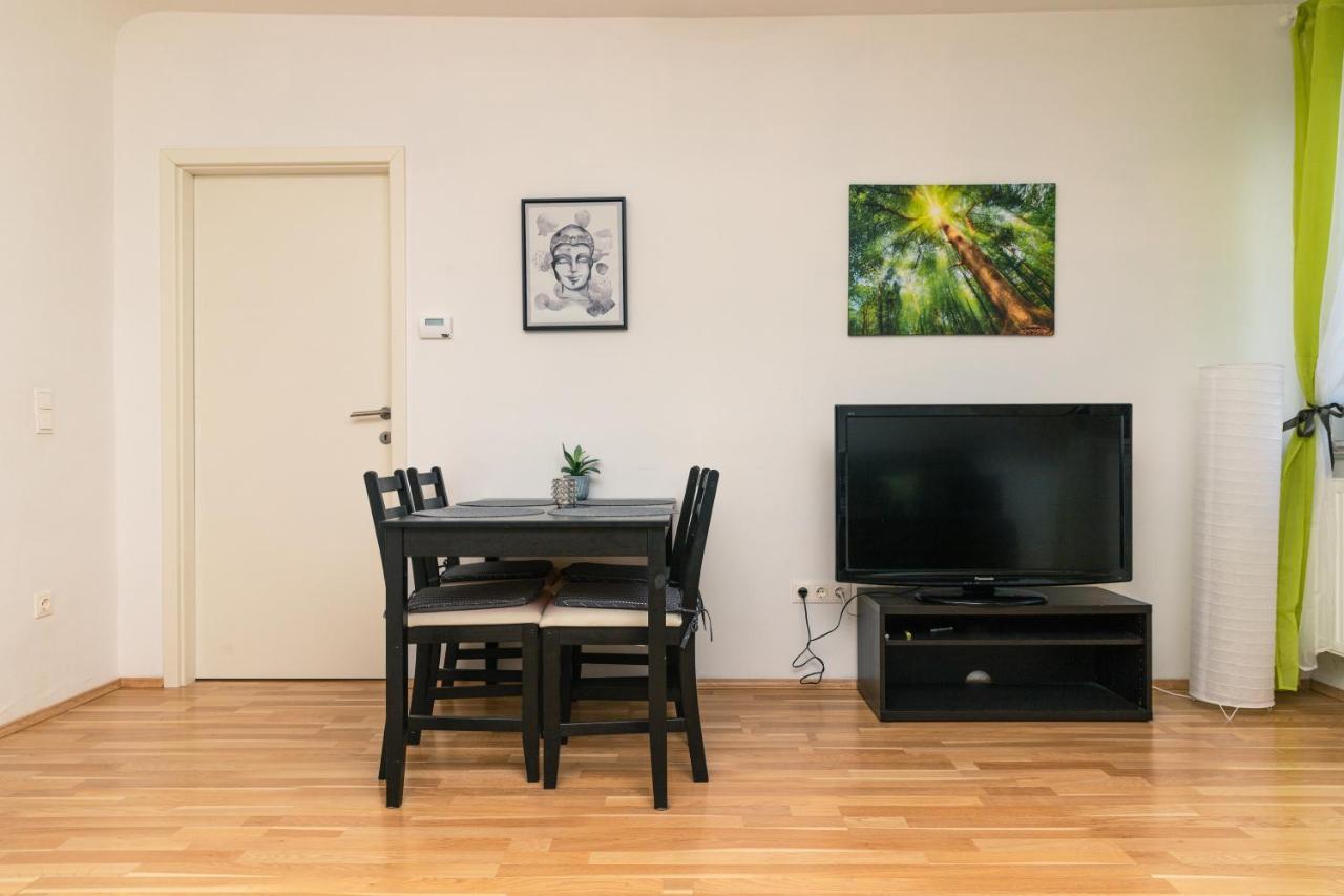 Milky Way Top Floor 2-Bedroom Apartment Air Condition Vienna Luaran gambar