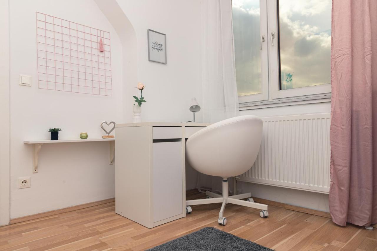 Milky Way Top Floor 2-Bedroom Apartment Air Condition Vienna Luaran gambar
